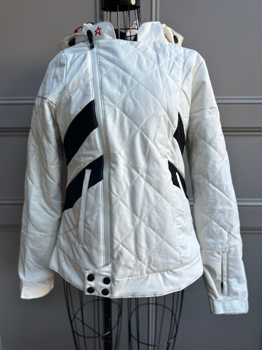 WOMEN'S PERFECT MOMENT JACKET SMALL