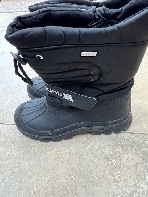 TRESPASS SNOW BOOTS UK4