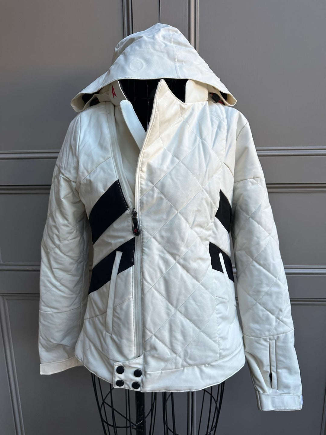 WOMEN'S PERFECT MOMENT JACKET SMALL